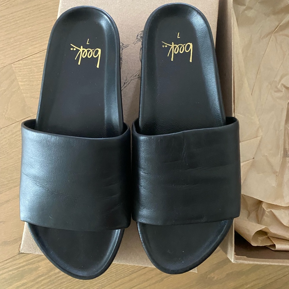 Beek Pelican Sandals. Size 7. Never been worn. Black.